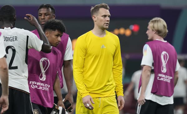  Nemecký brankár Manuel Neuer reaguje po zápase základnej E-skupiny Nemecko - Japonsko.