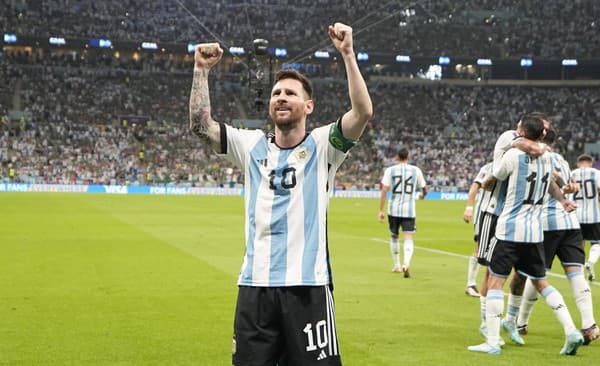 Messi rozvlnil sieť krásnou strelou spoza šestnástky.