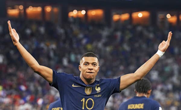 Na snímke Kylian Mbappe.