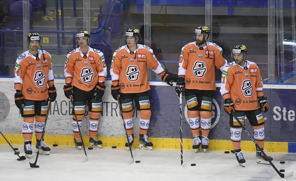 V zápase proti Slovanu nastúpili hráči HC Košice v špeciálnej oranžovej edícii dresov, ktoré následne poputujú do dražby.