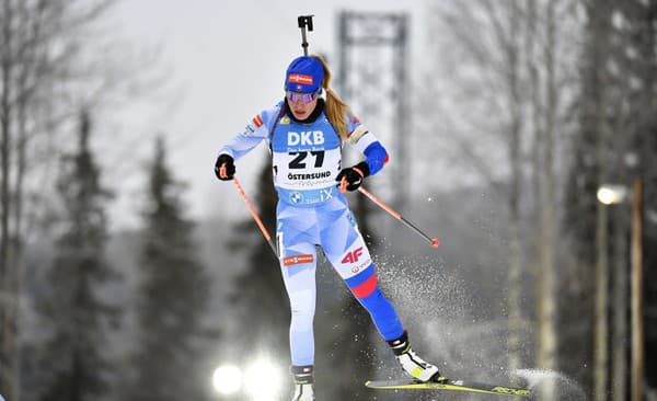 Slovenská biatlonistka Paulína Fialková na trati pretekov Svetového pohára.