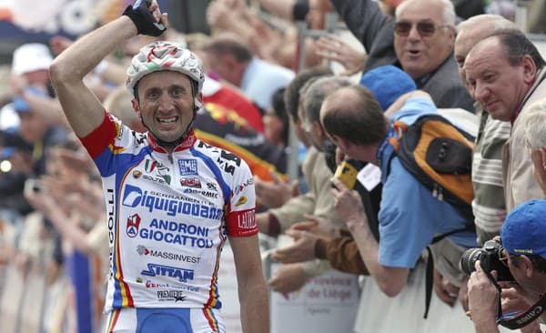 Taliansky cyklista Davide Rebellin sa teší z víťazstva na 73. ročníku belgickej klasiky Valónsky šíp 2009.