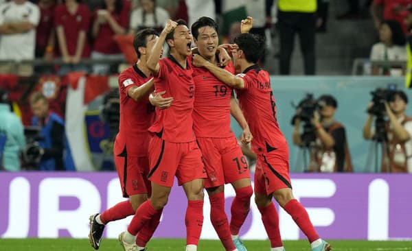 Hráči Južnej Kórey oslavujú prvý gól. 