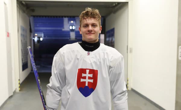 Na snímke slovenský hokejový reprezentant do 20 rokov Adam Sýkora. 