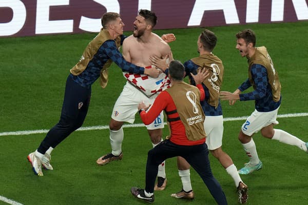Radosť chorvátskych futbalistov po góle v stretnutí proti Brazílii v štvrťfinále MS 2022.