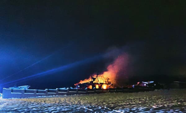 Požiarnici hodiny bojovali s obrovským ohňom.