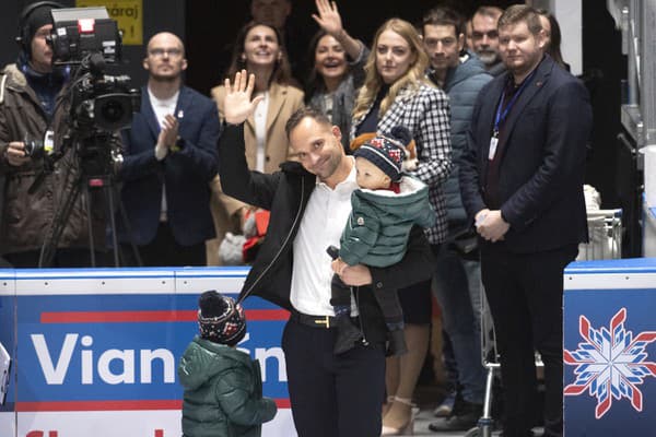 Úvod zápasu medzi Slovenskom a Lotyšskom patril bývalému kapitánovi národného tímu Andrejovi Sekerovi