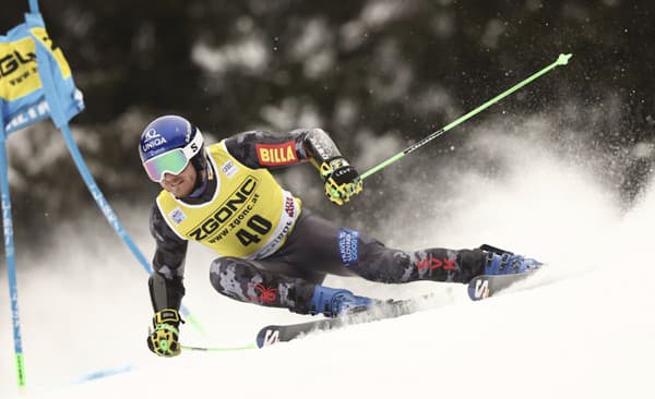 Slovenský lyžiar Adam Žampa na trati počas 1. kola obrovského slalomu Svetového pohára v talianskej Alta Badii.