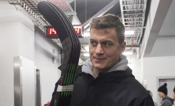 Andrej Šťastný si po 20 mesiacoch znovu obul korčule a nastúpil v drese Trenčína na extraligový duel. 