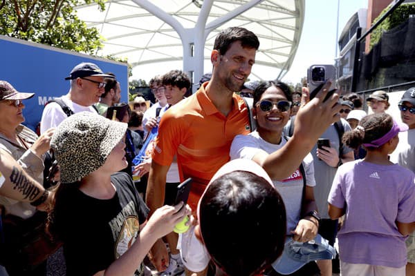 Novak Djokovič sa v Adelaide dočkal vrelého privítania.