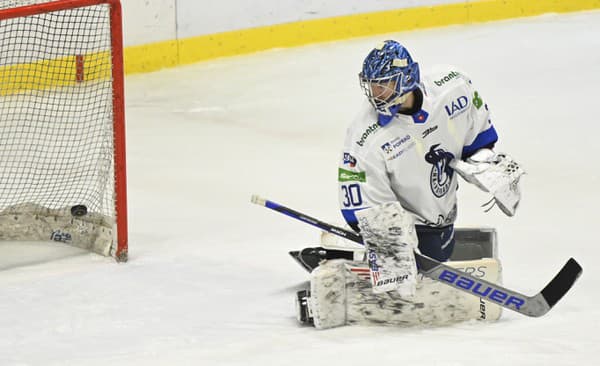 Anthony Peters v drese HK Poprad.