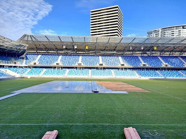 27. december 2022 - Začiatok stavby hracej plochy na futbalovom štadióne Tehelného pola.