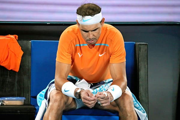 Rafael Nadal dohral zápas so zranením a na Australian Open skončil.