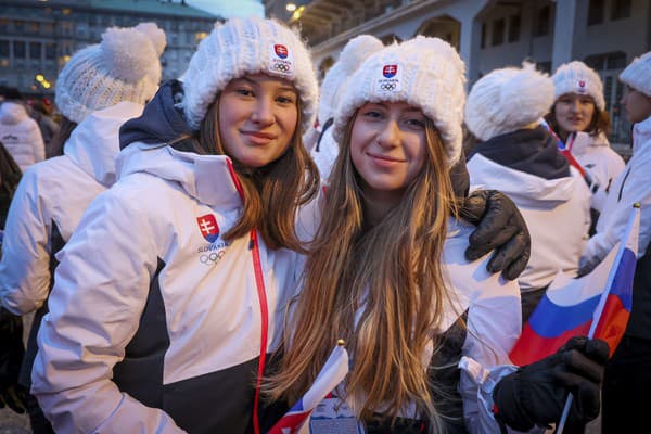 Otvorenie EYOF za účasti Slovákov a Sloveniek. 
