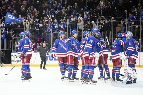  Hokejisti New Yorku Rangers sa stali prvými postupujúcimi do play off NHL.