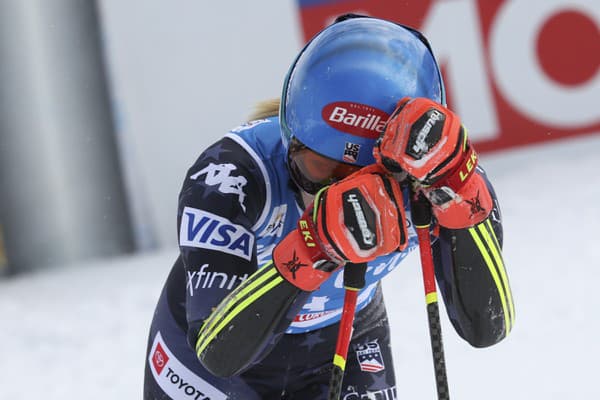 Americká lyžiarka Mikaela Shiffrinová sa teší v cieli z víťazstva v obrovskom slalome Svetového pohára v alpskom lyžovaní v talianskom stredisku Kronplatz.