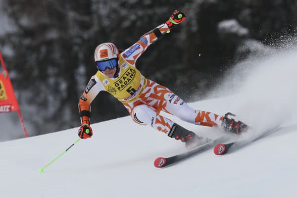 Slovenská lyžiarka Petra Vlhová na trati 1. kola obrovského slalomu Svetového pohára v alpskom lyžovaní v talianskom stredisku Kronplatz.