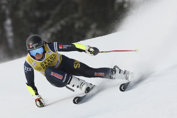 Švédska lyžiarka Sara Hectorová na trati 1. kola obrovského slalomu Svetového pohára v alpskom lyžovaní v talianskom stredisku Kronplatz.