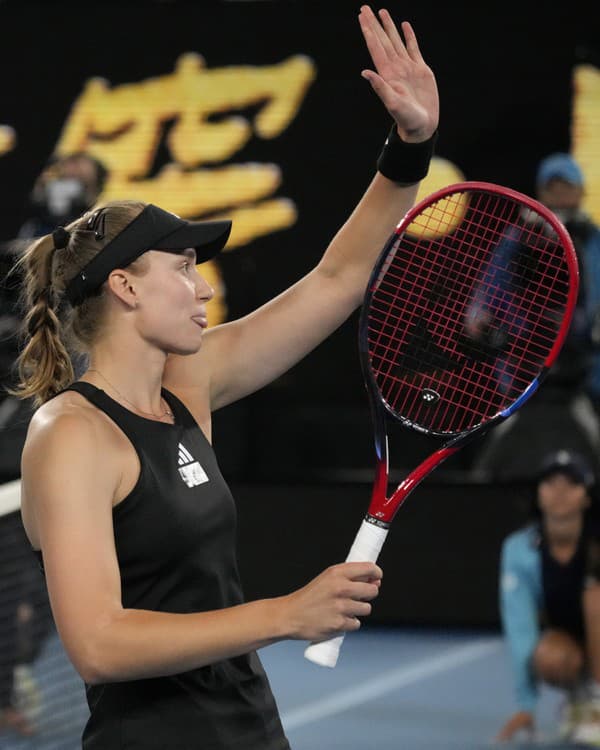 Kazašská tenistka Jelena Rybakinová sa stala prvou finalistkou ženskej dvojhry na grandslamovom turnaji Australian Open.