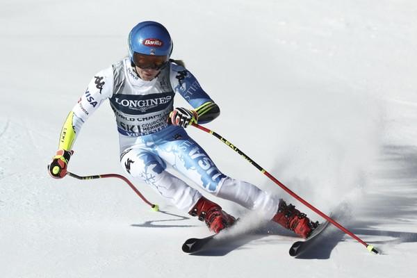 Američanka Mikaela Shiffrinová na trati super-G v rámci alpskej kombinácii.