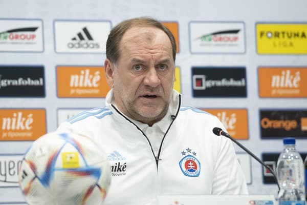 Tréner ŠK Slovan Bratislava Vladimír Weiss st. počas tlačovej konferencie ŠK Slovan Bratislava pred štartom jarnej časti sezóny.