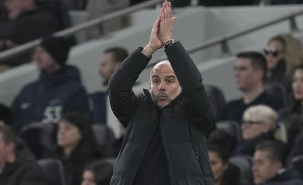 Tréner Manchesteru City Pep Guardiola.