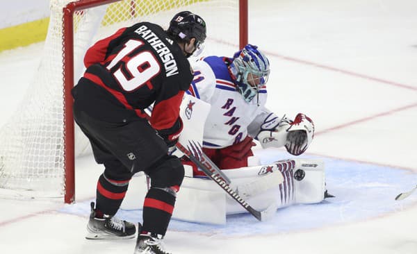 Na snímke Jaroslav Halák v drese NY Rangers.