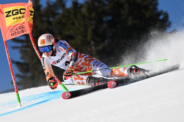 Slovenská lyžiarka Petra Vlhová na trati počas 1. kola obrovského slalomu na MS. 