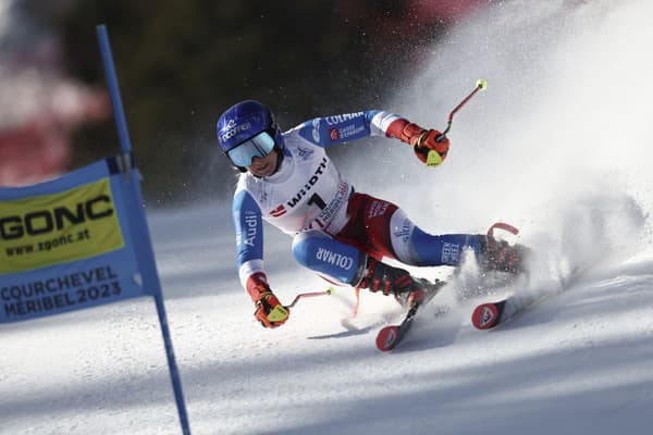 Francúzka Tessa Worleyová na trati 1. kola obrovského slalomu.