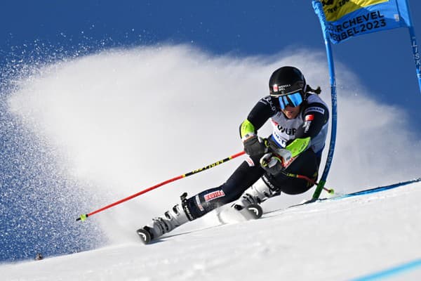 Na snímke švédska lyžiarka Sara Hectorová na trati počas 1. kola obrovského slalomu na MS.