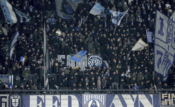 Frankfurtská polícia zatkla fanúšikov Eintrachtu a Neapolu.