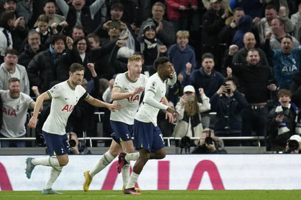 Chelsea najbližšie čaká londýnske derby s Tottenhamom.