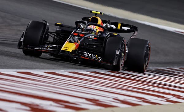 Najrýchlejšie kolo zajazdil Sergio Perez na Red Bulle.