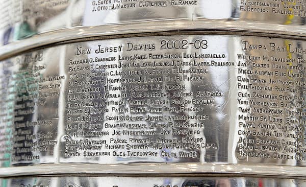 Na slávnej trofeji má Jiří Bicek vygravírované aj svoje meno.