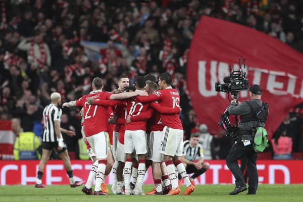 Manchester United zvíťazil vo finále anglického pohára 2:0.