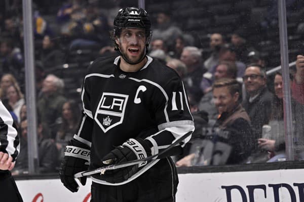 Hlavnou postavu noci bol Anže Kopitar, kapitán Los Angeles zariadil štyrmi gólmi triumf Kings.