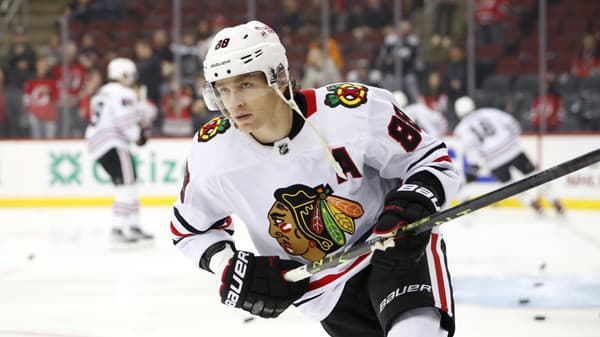 Americký hokejový útočník Patrick Kane po 16 rokoch skončil v Chicagu Blackhawks a zamieril do New Yorku Rangers. 