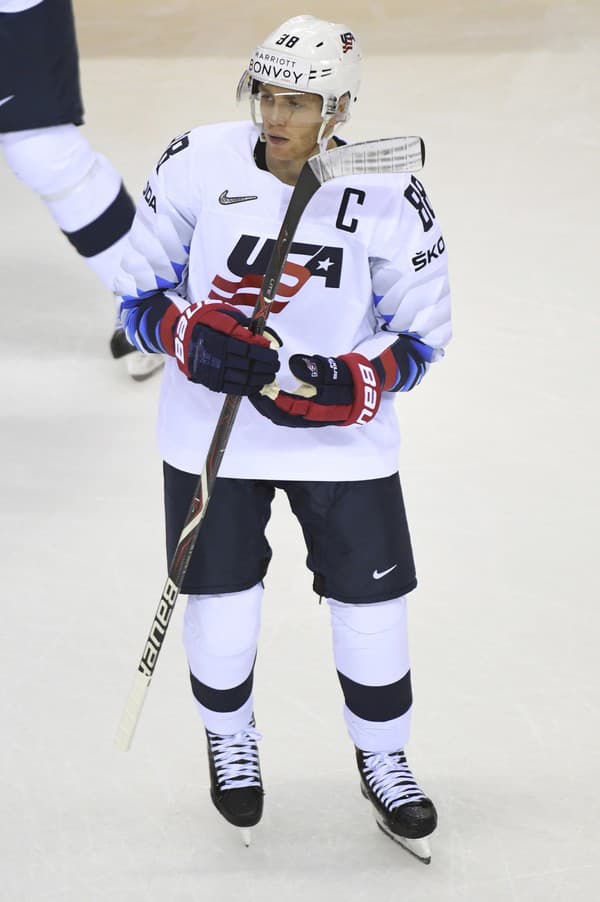 Americký hokejový útočník Patrick Kane po 16 rokoch skončil v Chicagu Blackhawks a zamieril do New Yorku Rangers. 