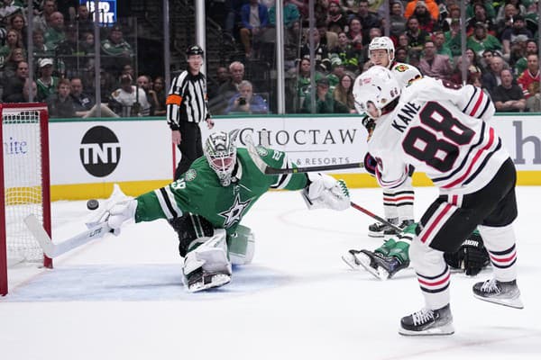 Americký hokejový útočník Patrick Kane po 16 rokoch skončil v Chicagu Blackhawks a zamieril do New Yorku Rangers. 