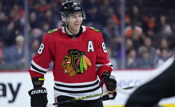 Americký hokejový útočník Patrick Kane po 16 rokoch skončil v Chicagu Blackhawks a zamieril do New Yorku Rangers. 