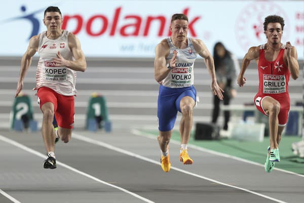 Volko (uprostred) obsadil vo finále 60 m na atletických halových ME v Istanbule 5. miesto.