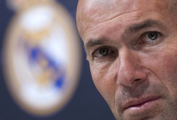 Francúz Zinedine Zidane by sa údajne po tretí raz mohol stať hlavným trénerom futbalistov španielskeho klubu Real Madrid. 