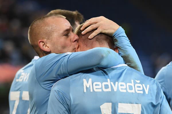 Na snímke zľava Vladimír Weiss ml. a autor gólu Jurij Medveděv (Slovan) sa tešia z gólu.