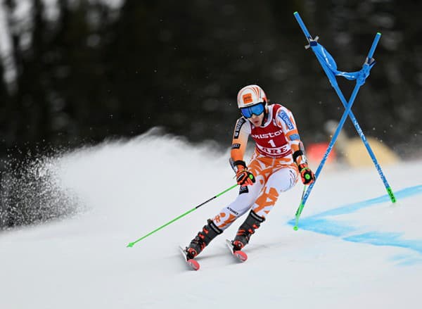 Slovenská lyžiarka Petra Vlhová na trati 1. kola obrovského slalomu.