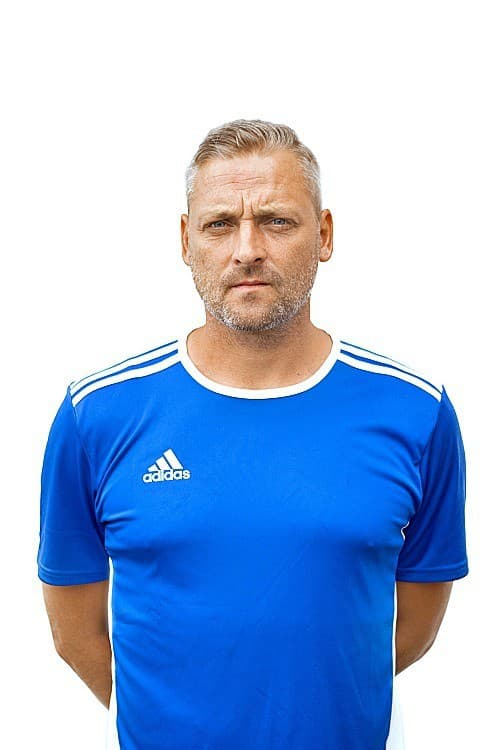 Tréner Michal Ščasný bol v 31. minúte vylúčený.