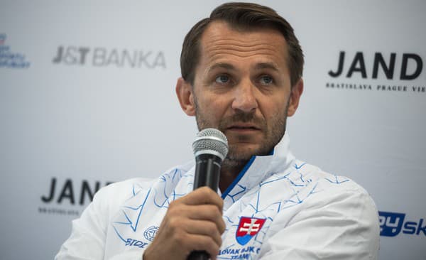 Na snímke nehrajúci kapitán Matej Lipták počas tlačovej konferencie k nominácií hráčok Slovenského.