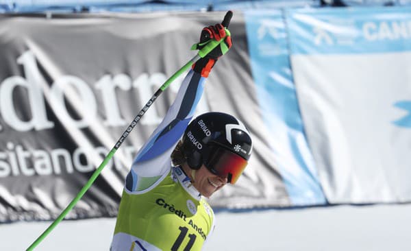 Slovinská lyžiarka Ilka Štuhecová sa teší v cieli počas finálového zjazdu Svetového pohára v andorrskom Soldeu.
