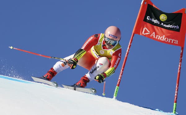 Švajčiarka Joana Haehlenová na trati super-G.