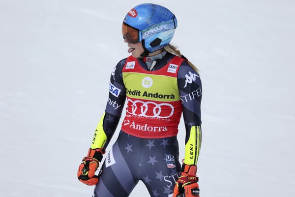 Americká lyžiarka Mikaela Shiffrinová sa raduje v cieli z víťazstva obrovského slalomu na finálovom podujatí Svetového pohára 19. marca 2023 v andorrskom Soldeu.