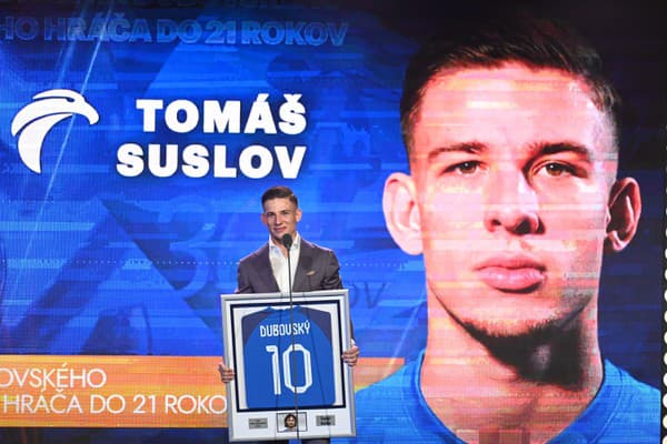 Na snímke najlepší futbalista Slovenska do 21 rokov Tomáš Suslov, ktorý získal Cenu Petra Dubovského v ankete Futbalista roka 2022 počas slávnostného galavečera v Senci v pondelok 20. marca 2023.